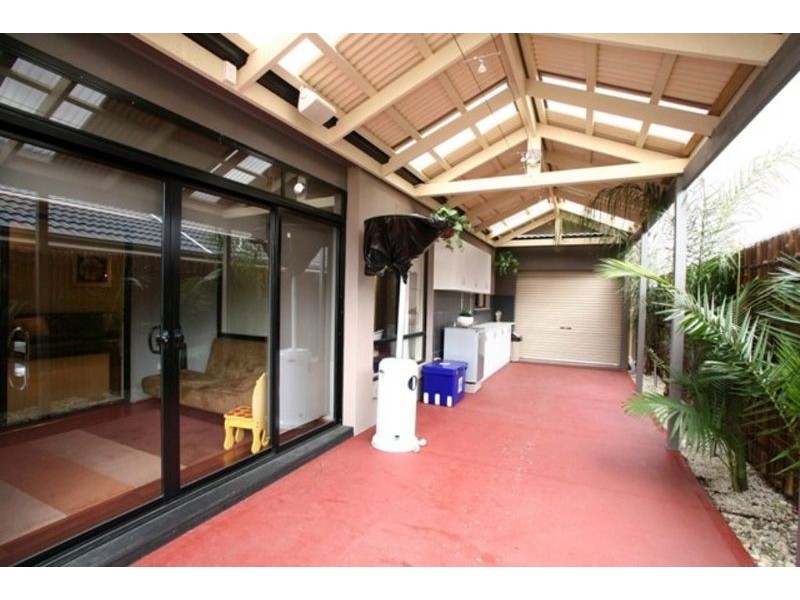 16 Charlwood Close, Lynbrook VIC 3975