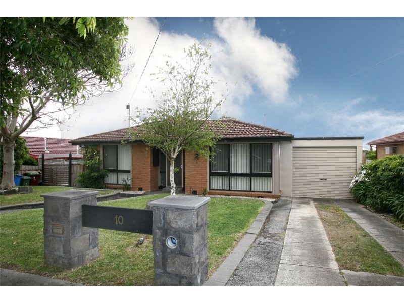 10 Delacombe Drive, Hampton Park VIC 3976