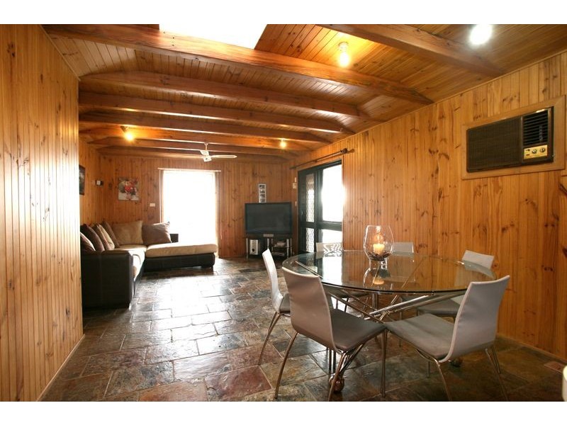 10 Delacombe Drive, Hampton Park VIC 3976