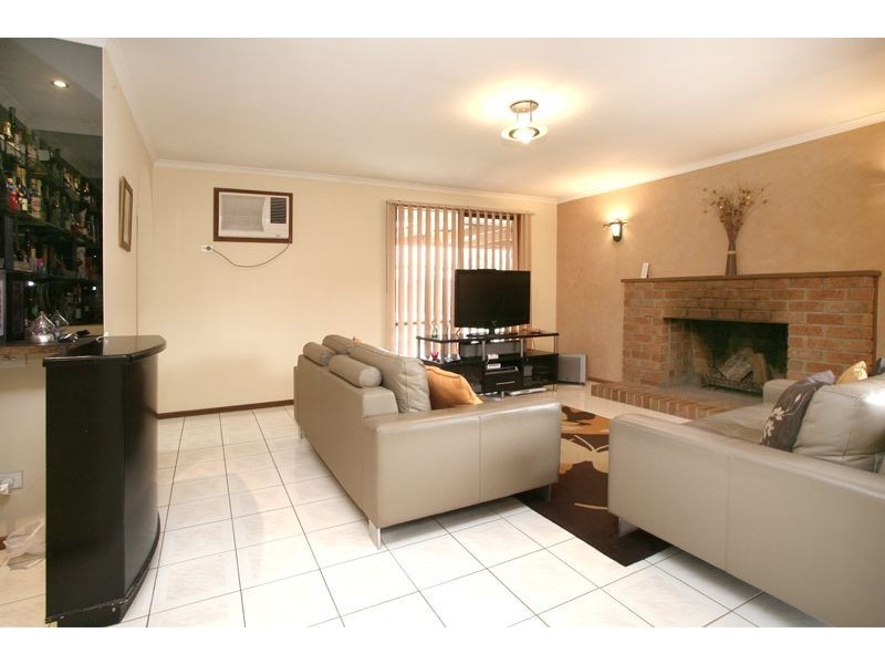 6 Branton Drive, Hampton Park VIC 3976