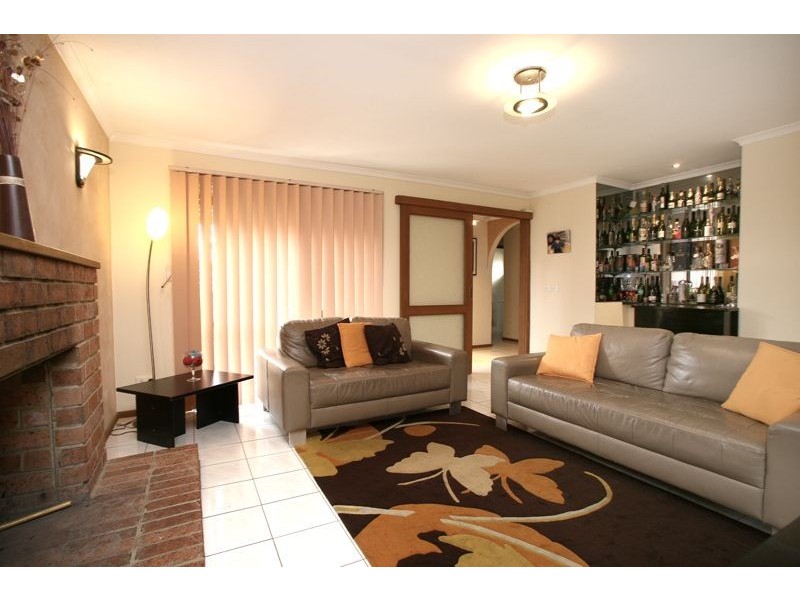 6 Branton Drive, Hampton Park VIC 3976