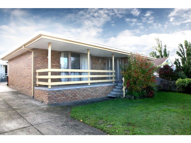 17 Henlow Rise, Hallam VIC 3803