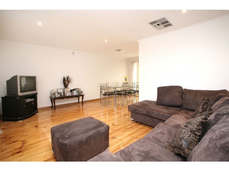 17 Henlow Rise, Hallam VIC 3803