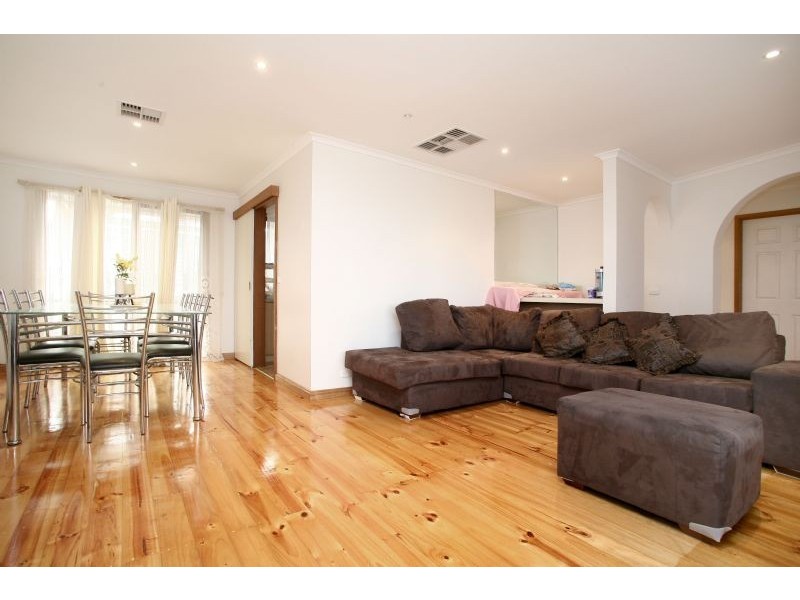 17 Henlow Rise, Hallam VIC 3803