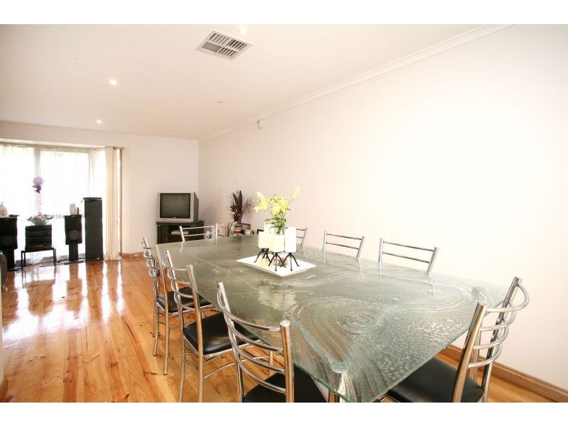 17 Henlow Rise, Hallam VIC 3803