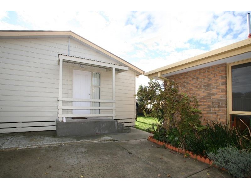 17 Henlow Rise, Hallam VIC 3803