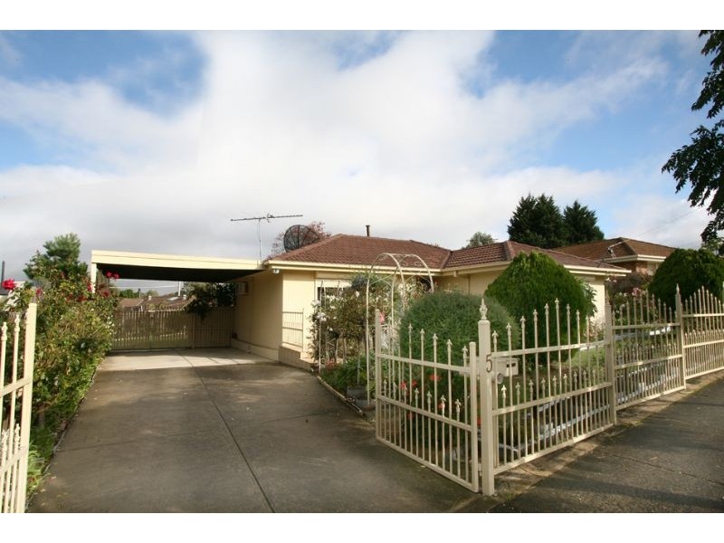 5 Strong Drive, Hampton Park VIC 3976