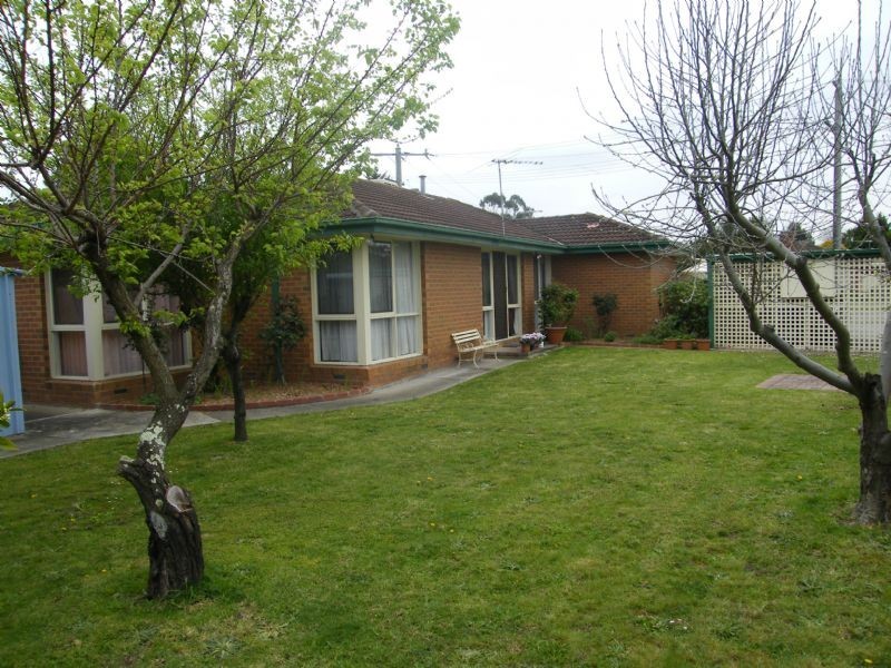 8 Hedley Place, Hampton Park VIC 3976