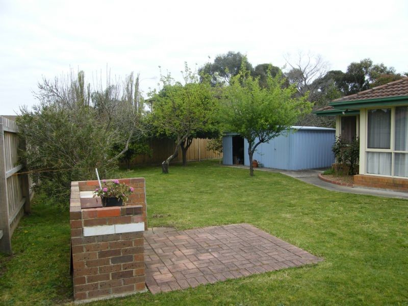 8 Hedley Place, Hampton Park VIC 3976