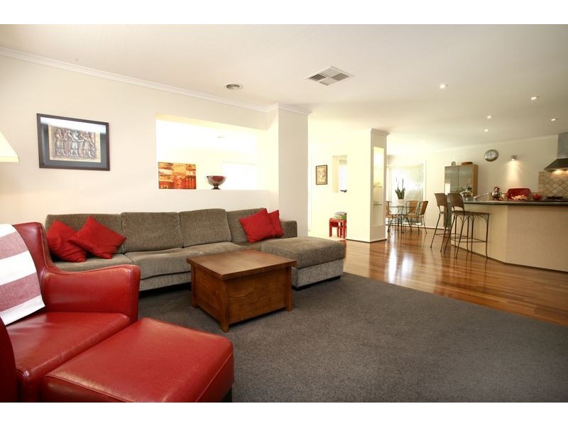 1 Sugarloaf Avenue, Lynbrook VIC 3975