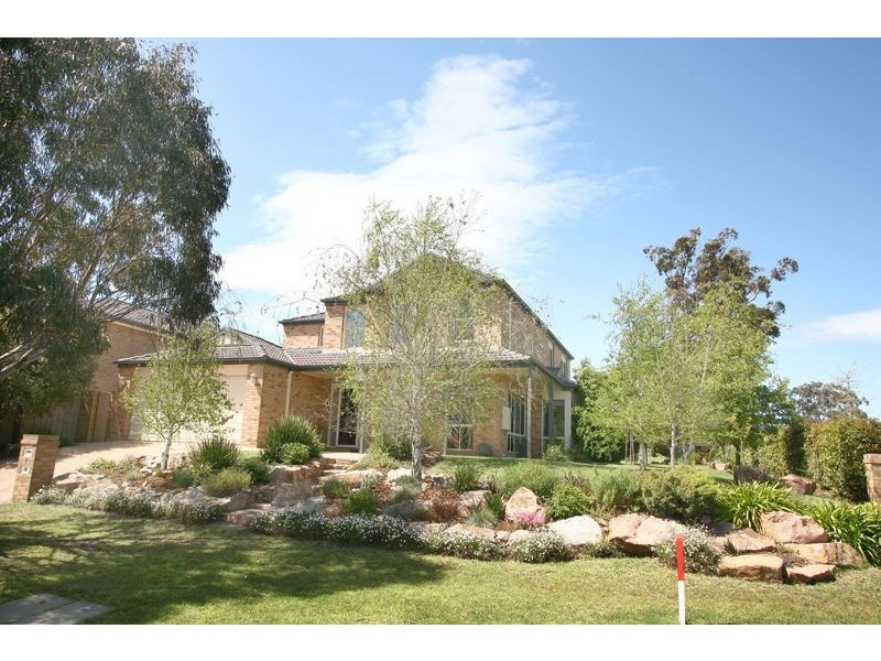 1 Sugarloaf Avenue, Lynbrook VIC 3975