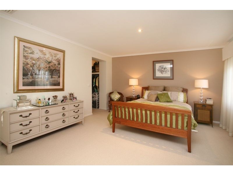 1 Sugarloaf Avenue, Lynbrook VIC 3975