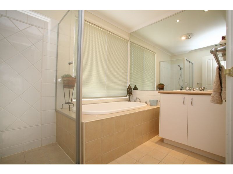 1 Sugarloaf Avenue, Lynbrook VIC 3975