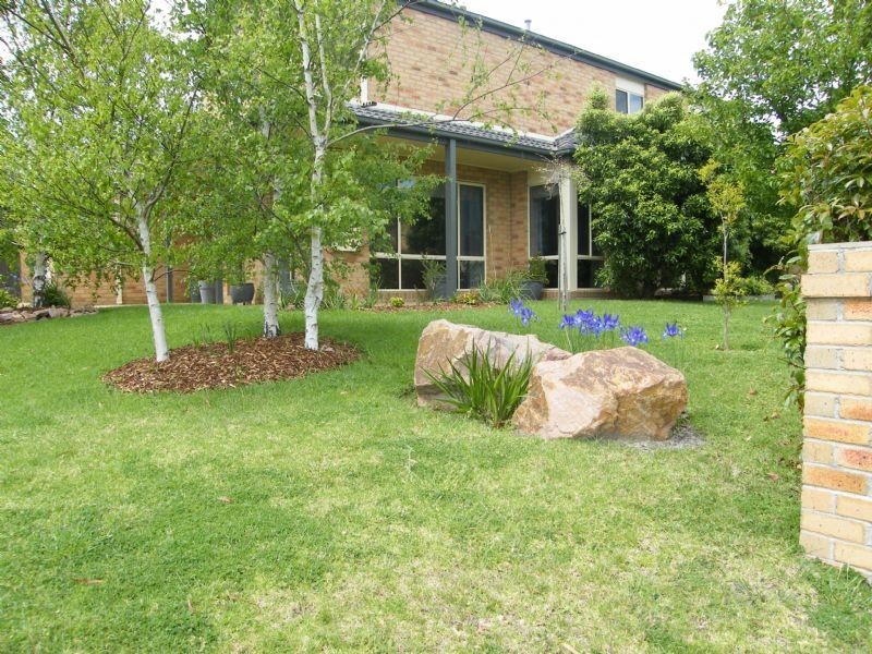 1 Sugarloaf Avenue, Lynbrook VIC 3975