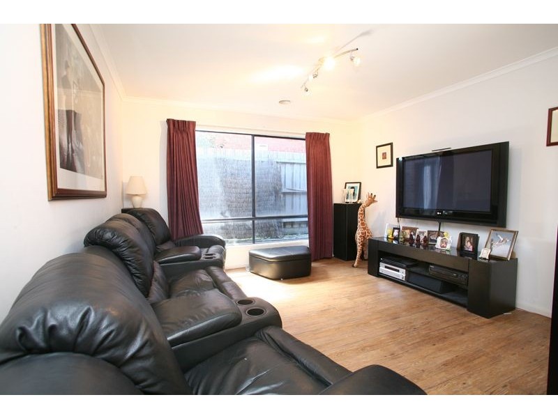 6 Tembie Rise, Lynbrook VIC 3975