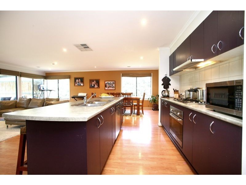 6 Tembie Rise, Lynbrook VIC 3975