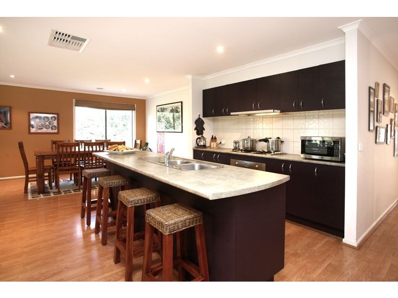 6 Tembie Rise, Lynbrook VIC 3975