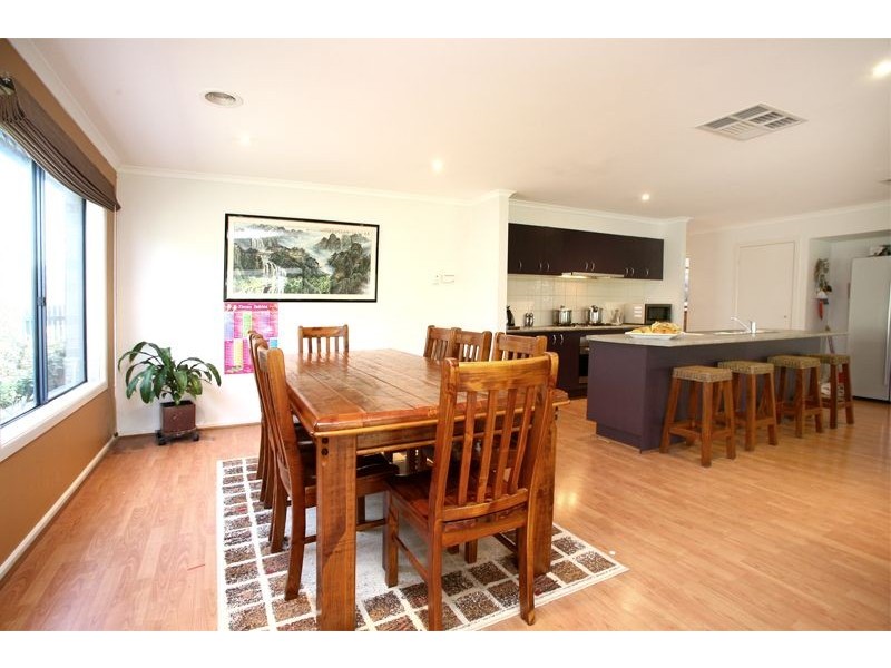 6 Tembie Rise, Lynbrook VIC 3975
