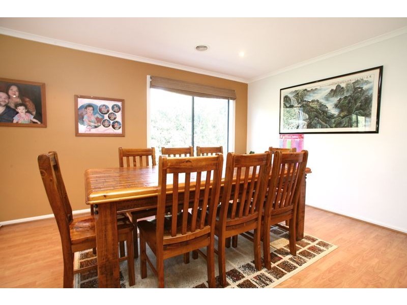 6 Tembie Rise, Lynbrook VIC 3975