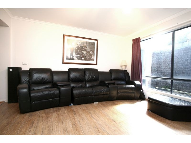 6 Tembie Rise, Lynbrook VIC 3975