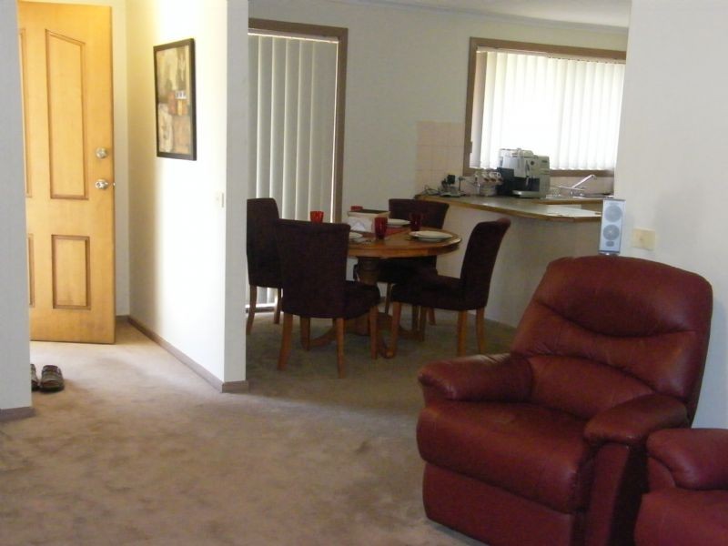 2/30 Huntington Drive, Hampton Park VIC 3976