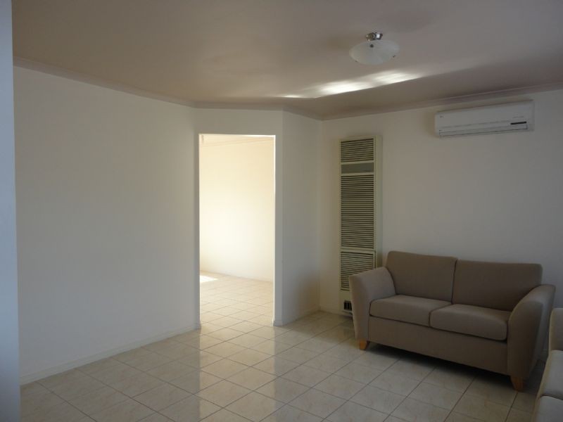 2/4 Camdale Close, Hampton Park VIC 3976