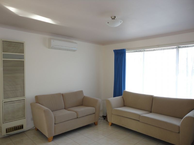 2/4 Camdale Close, Hampton Park VIC 3976