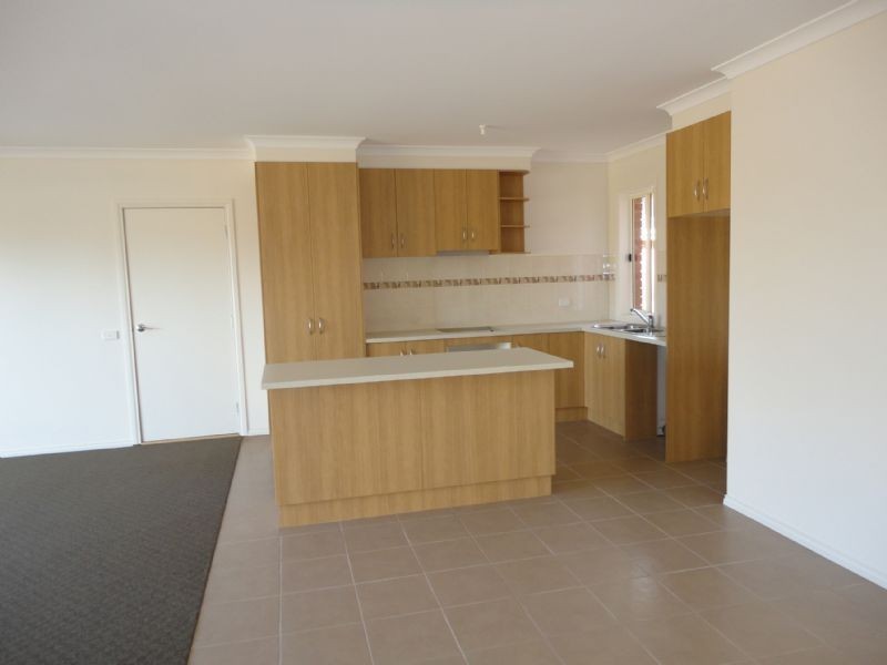 1,2,3/2 Jambe Court, Hampton Park VIC 3976