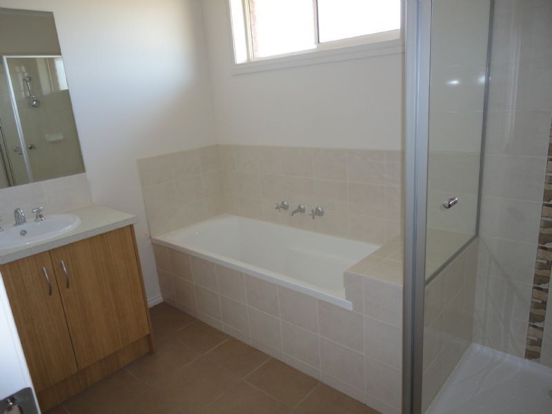 1,2,3/2 Jambe Court, Hampton Park VIC 3976