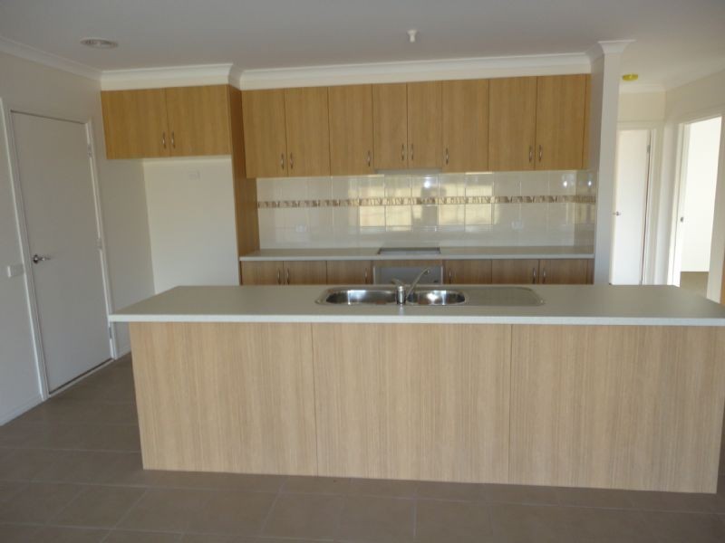 1,2,3/2 Jambe Court, Hampton Park VIC 3976