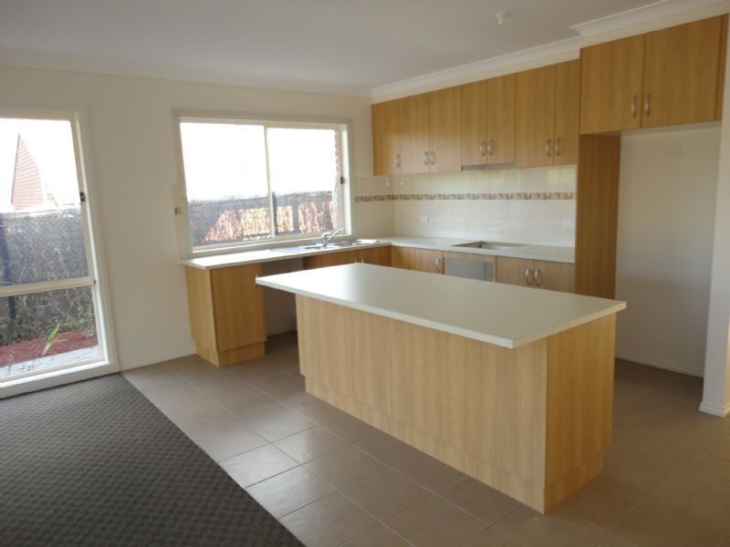 1,2,3/2 Jambe Court, Hampton Park VIC 3976