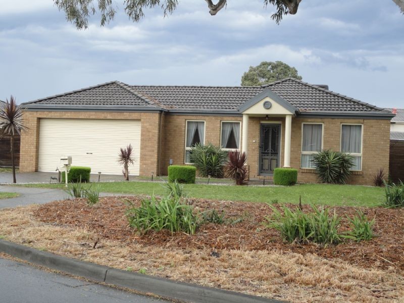 99 Hutchinson Drive, Lynbrook VIC 3975