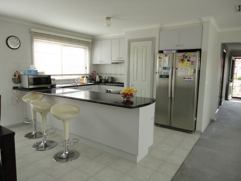 99 Hutchinson Drive, Lynbrook VIC 3975