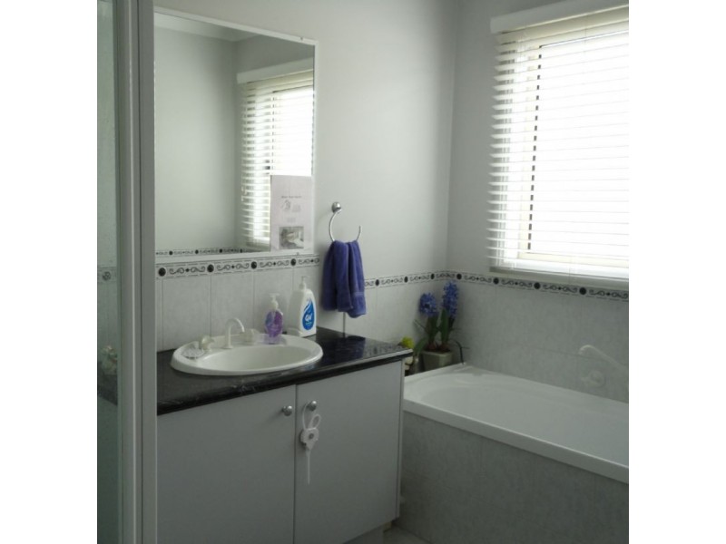 99 Hutchinson Drive, Lynbrook VIC 3975