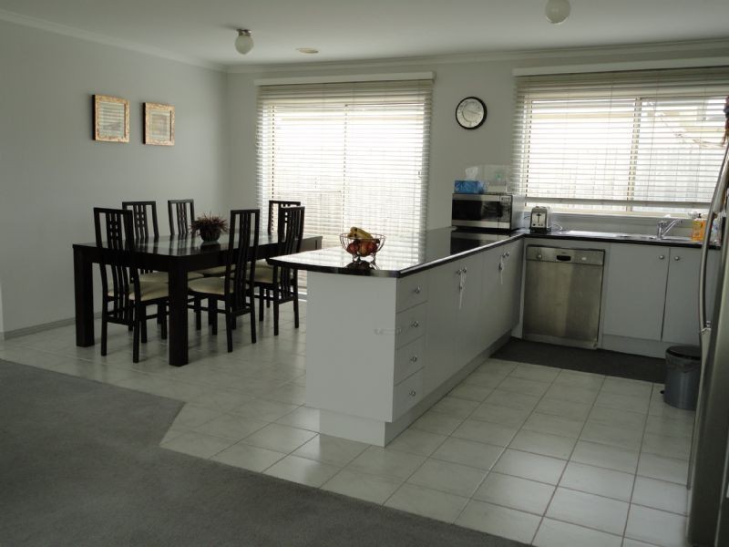 99 Hutchinson Drive, Lynbrook VIC 3975