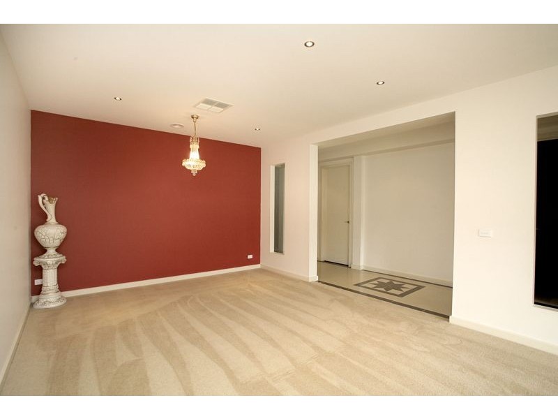 6 Bingham Rise, Lynbrook VIC 3975