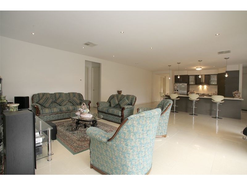 6 Bingham Rise, Lynbrook VIC 3975