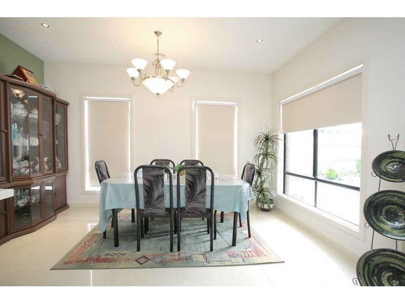 6 Bingham Rise, Lynbrook VIC 3975