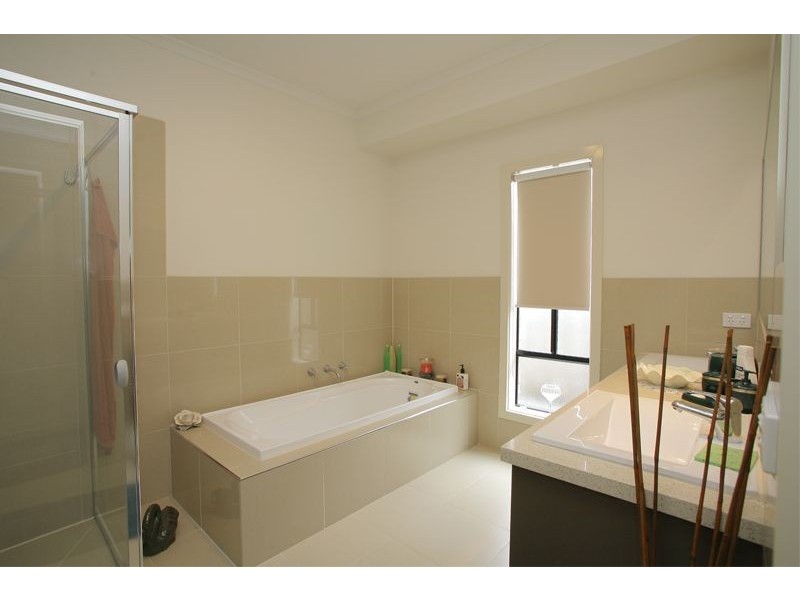 6 Bingham Rise, Lynbrook VIC 3975