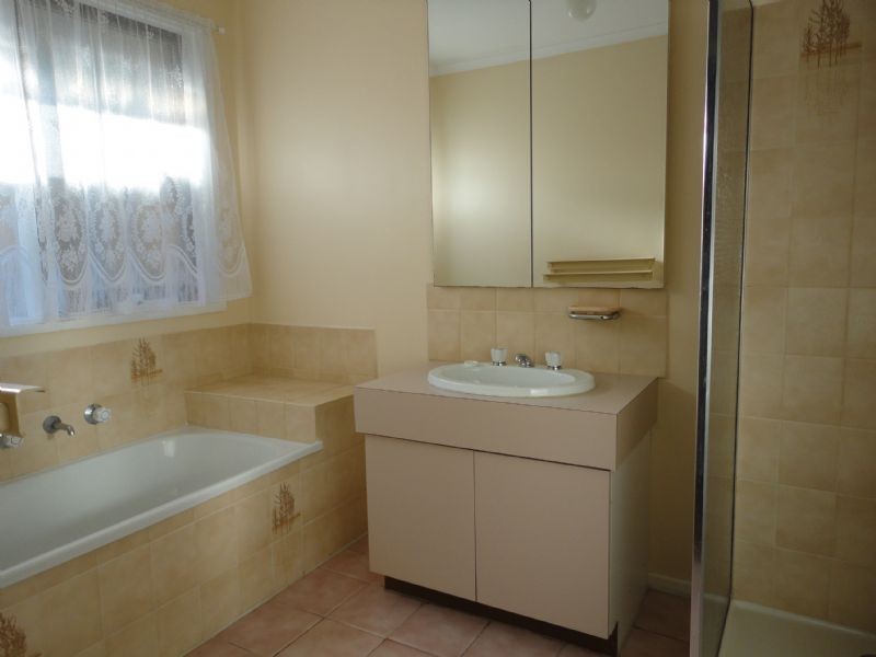 8 Hedley Place, Hampton Park VIC 3976