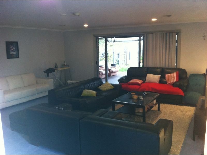 1 Edeys Run, Hampton Park VIC 3976