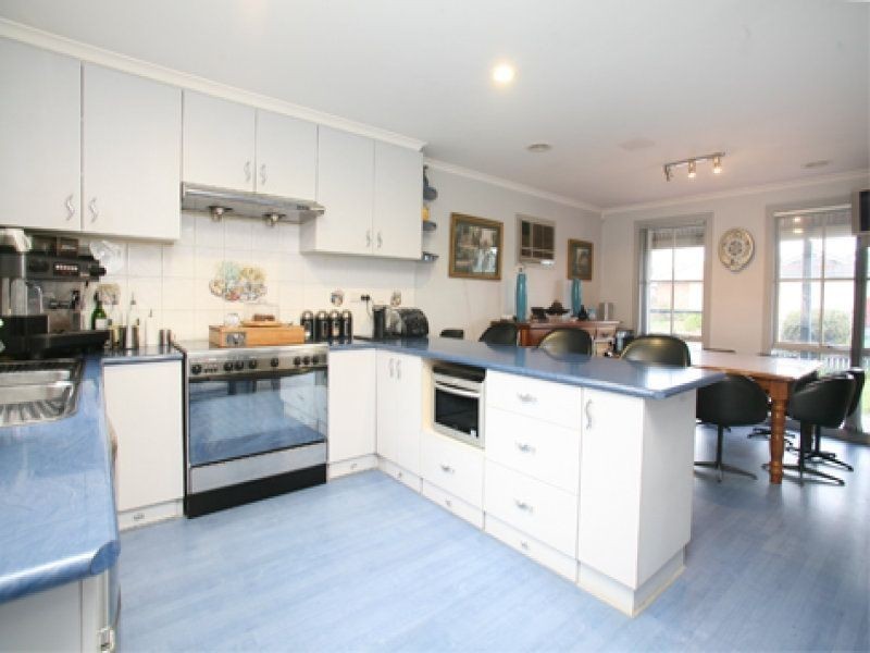 1 Edeys Run, Hampton Park VIC 3976
