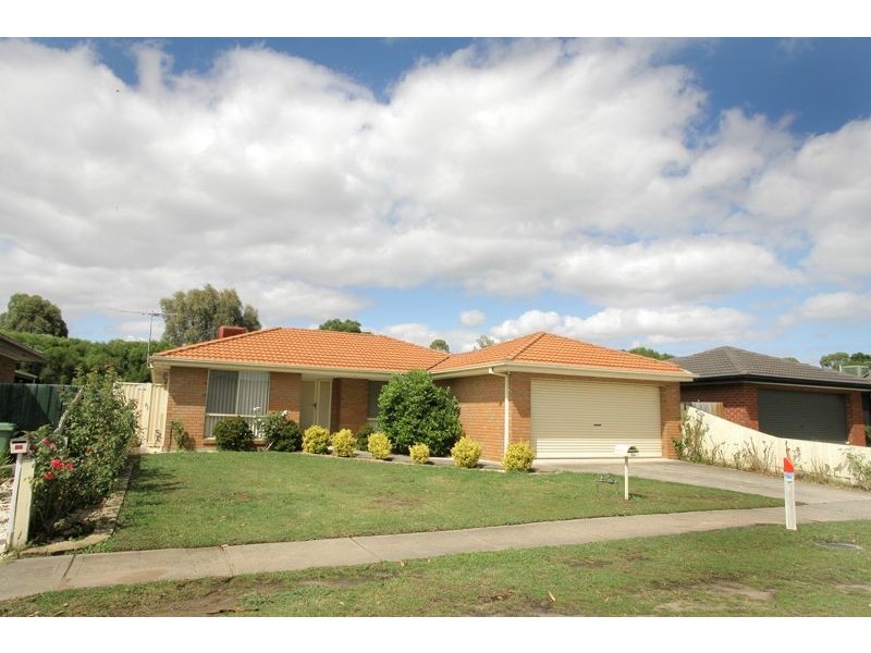 82 The Parkway, Hampton Park VIC 3976
