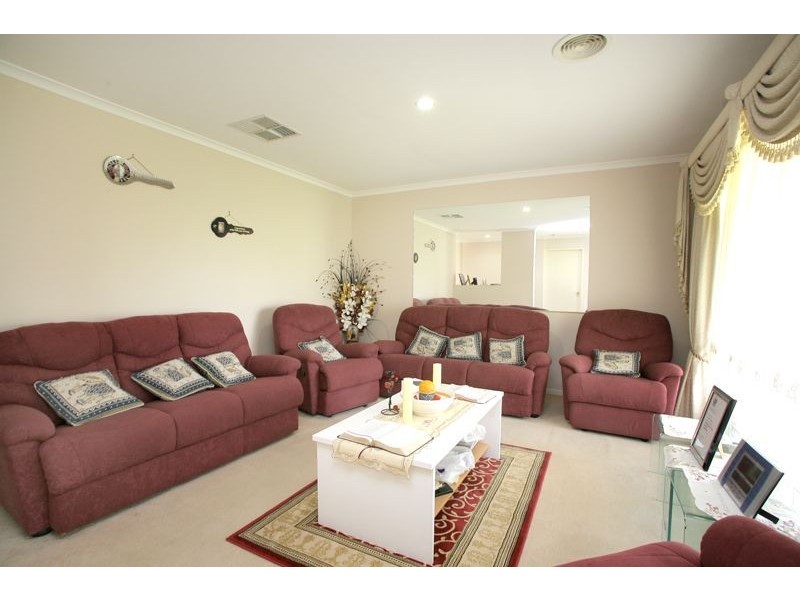 94 Lynbrook Blvd, Lynbrook VIC 3975