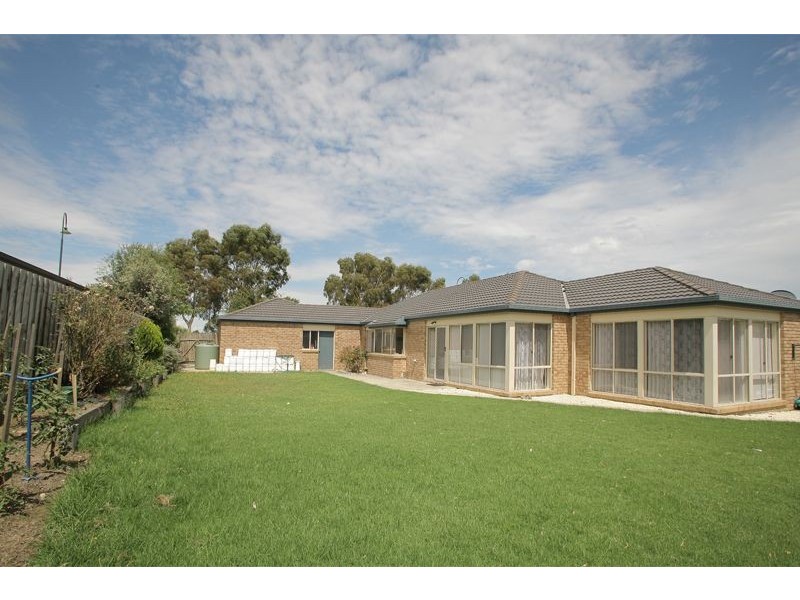 94 Lynbrook Blvd, Lynbrook VIC 3975