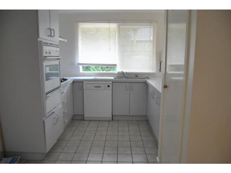 102 Oaktree Drive, Hampton Park VIC 3976