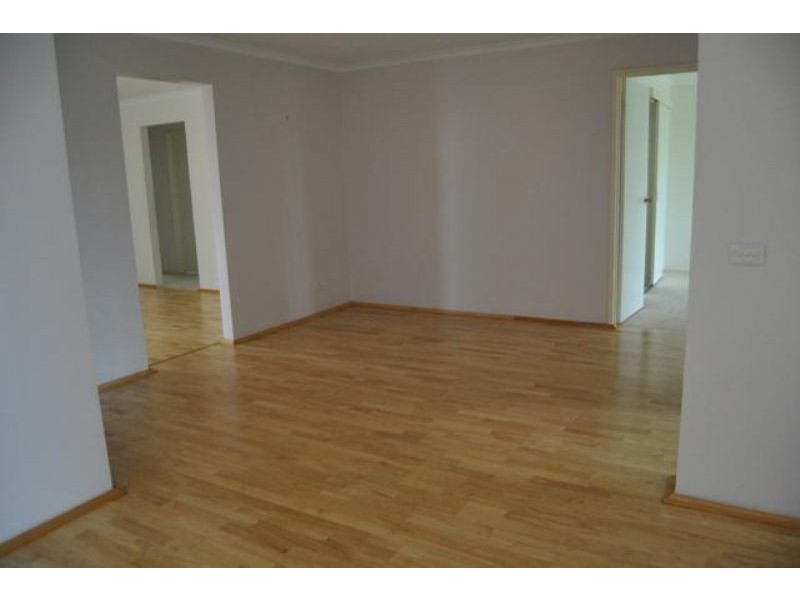 102 Oaktree Drive, Hampton Park VIC 3976