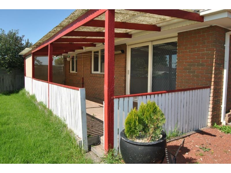 102 Oaktree Drive, Hampton Park VIC 3976