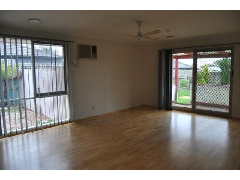 102 Oaktree Drive, Hampton Park VIC 3976