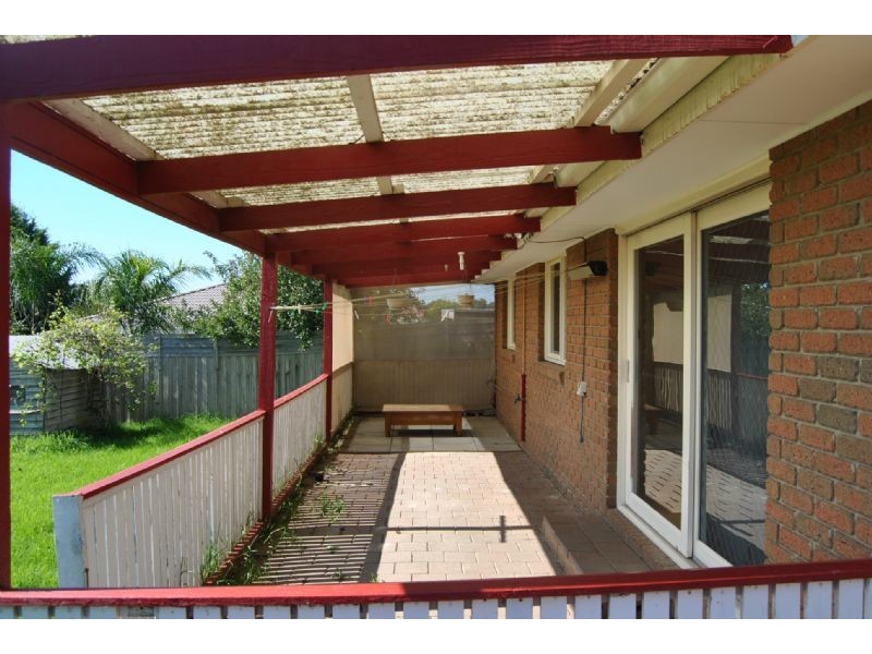 102 Oaktree Drive, Hampton Park VIC 3976